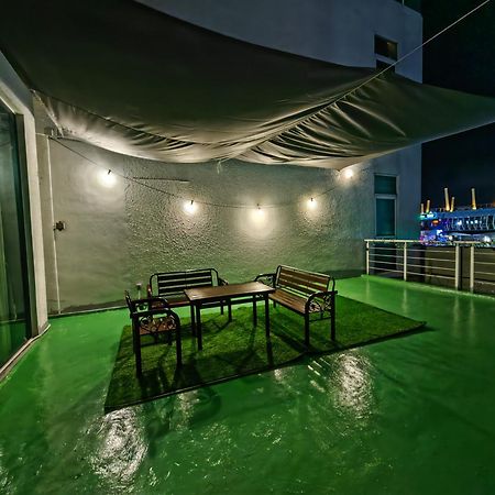 Maritime Seaview Studio Suite With 1Room And Big Balcony Penang Jelutong Exterior photo